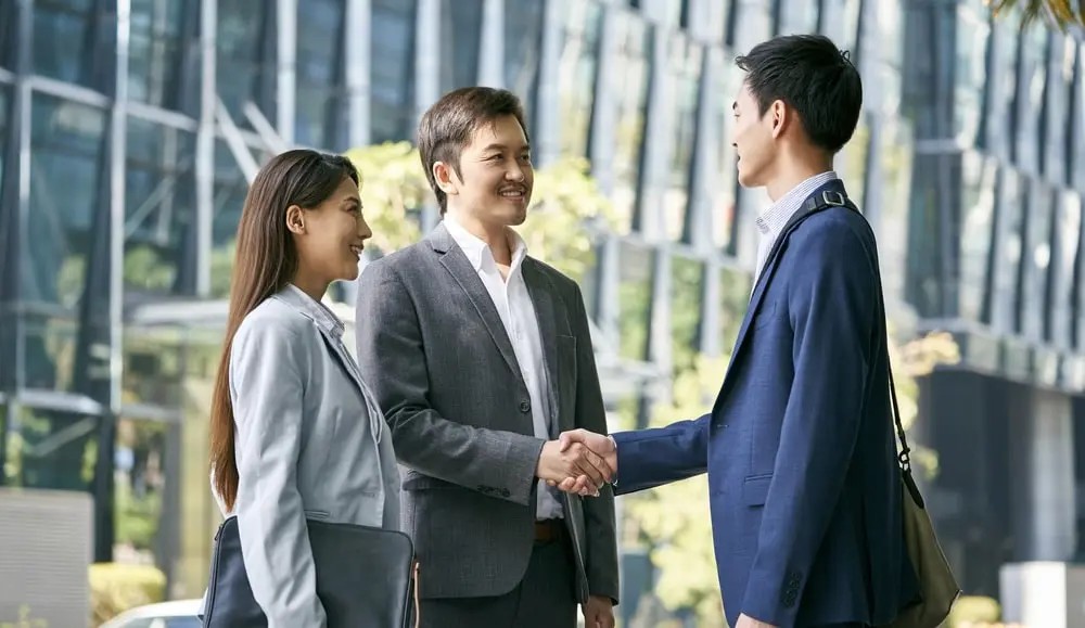 How to Greet a Japanese Person - Business Partner